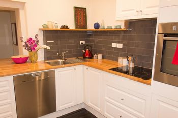 Heritage Listed Georgian Cottage - QLD Tourism 1