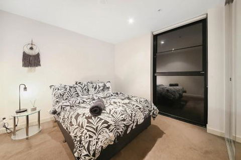 A Cozy 2BR CBD Apartment Near Bourke St. Mall - QLD Tourism 3