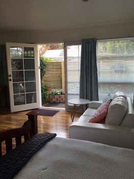 Nutgrove Beach Studio Apartment - QLD Tourism 1