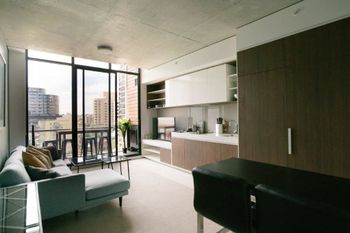 Spacious Apartment Close To Melbourne CBD - QLD Tourism 6