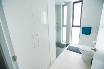 Spacious Apartment Close To Melbourne CBD - QLD Tourism 5