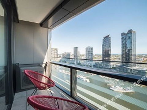 WaterFront Apartment - Queensland Tourism 1