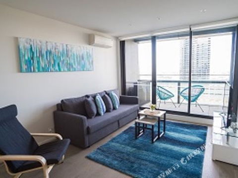 WaterFront Apartment - Queensland Tourism 3