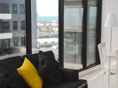 WaterFront Apartment - Queensland Tourism 4