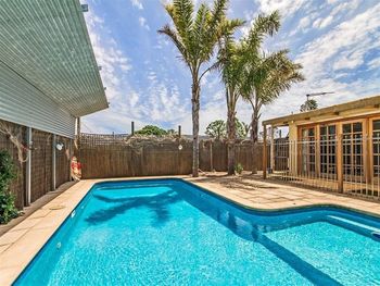 Hidden Oasis - Queensland Tourism 1