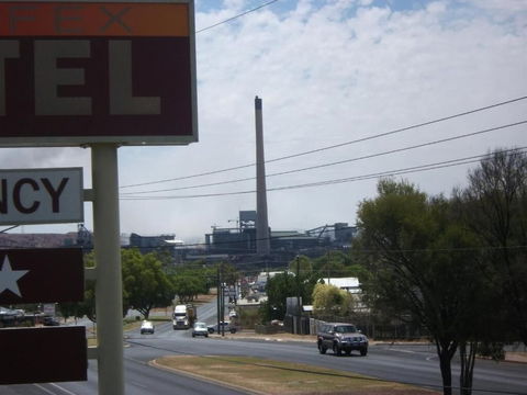 Spinifex Motel & Serviced Apartments - Queensland Tourism 0