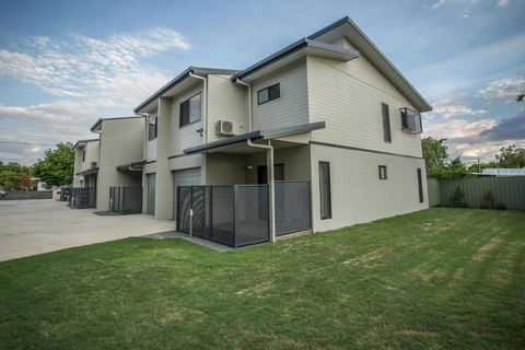 Spinifex Motel & Serviced Apartments - Queensland Tourism 1