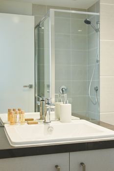 Spacious & Bright 1 Bedroom Apartment - QLD Tourism 1