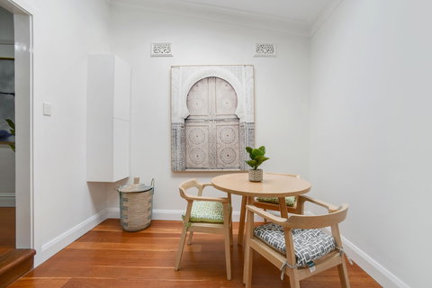 HomeHotel LuxuryHome 500m Crows Nest Shops - Queensland Tourism 0