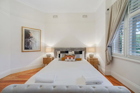 HomeHotel LuxuryHome 500m Crows Nest Shops - Queensland Tourism 6