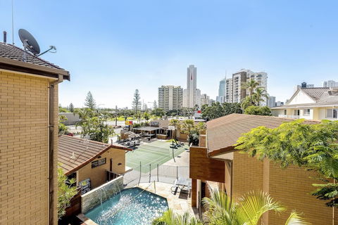 Maxmee Resort Hostel - Queensland Tourism 2
