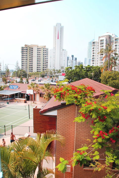 Maxmee Resort Hostel - Queensland Tourism 4