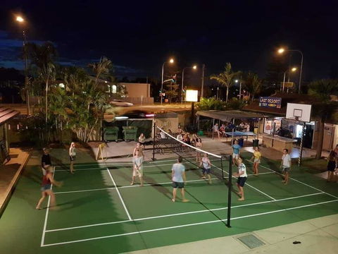 Maxmee Resort Hostel - Queensland Tourism 3