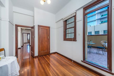 Art Deco Luxury On Elizabeth Quay - QLD Tourism 3