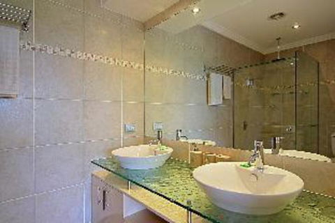 A PERFECT STAY 3 James Cook Apartments - QLD Tourism 1