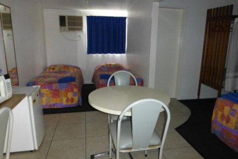Motel Myall - QLD Tourism 6