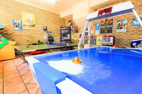 Seacrest Beachfront Holiday Apartments - Queensland Tourism 3