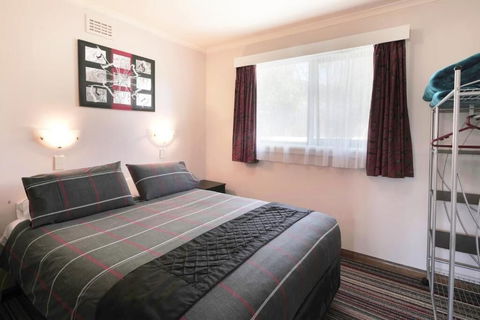 Georges Bay Apartments - Queensland Tourism 3