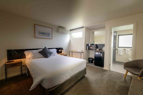 Georges Bay Apartments - Queensland Tourism 2
