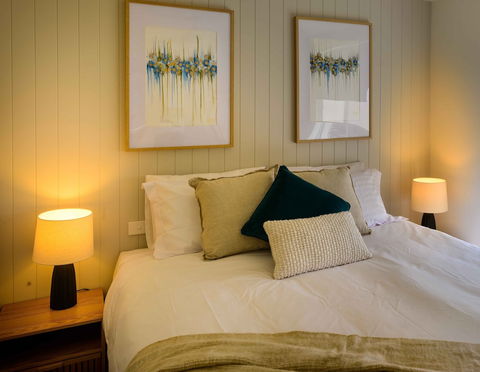Georges Bay Apartments - Queensland Tourism 1
