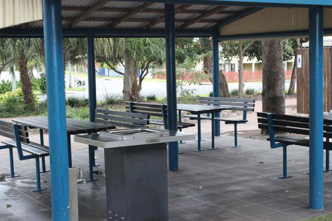 Five 3 Five - The Beachside Barracks - Queensland Tourism 2