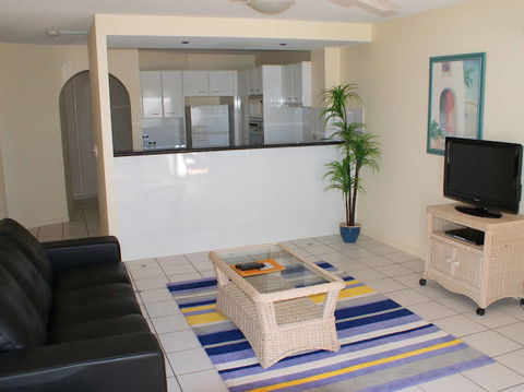 Beachside Resort - Queensland Tourism 4