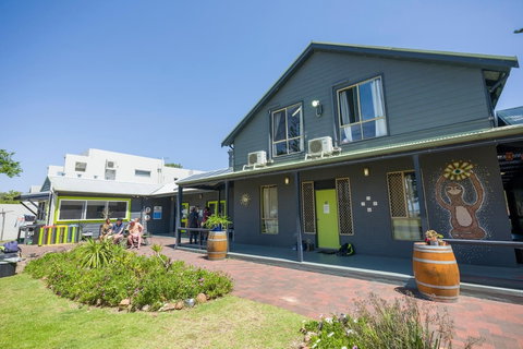 Dunsborough Beachouse YHA Backpackers - QLD Tourism 0