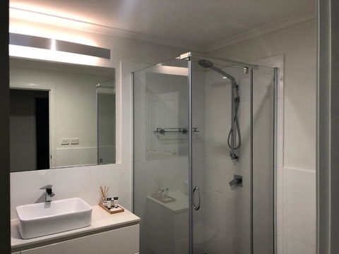 Beach & Bay Holiday House - QLD Tourism 1