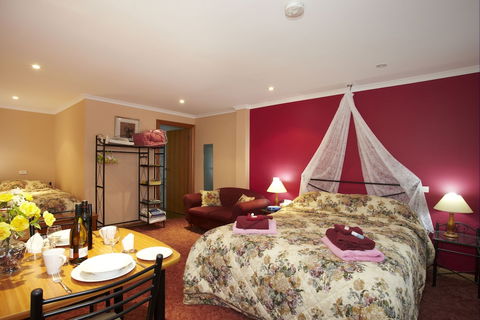 North East Rest Awhile Bed & Breakfast - QLD Tourism 6