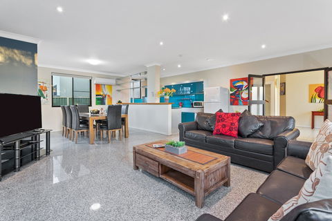 Villa De Marseilles - Melbourne - Queensland Tourism 4