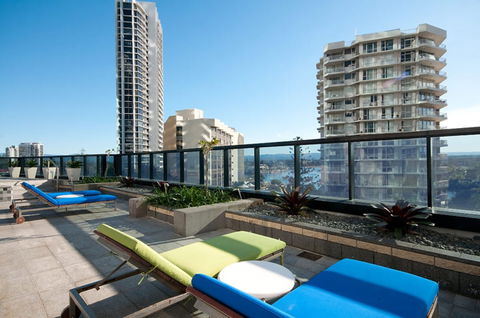 Apartment Stay - Circle On Cavill - QLD Tourism 0