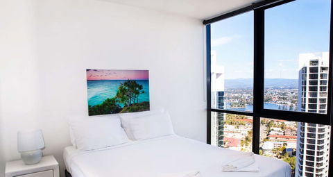 Apartment Stay - Circle On Cavill - QLD Tourism 3