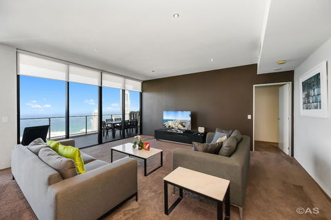 Apartment Stay - Circle On Cavill - QLD Tourism 5