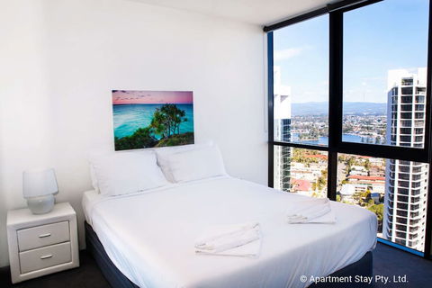 Apartment Stay - Circle On Cavill - QLD Tourism 6