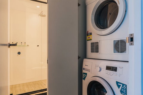 Victoria One Suites - QLD Tourism 5