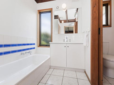 Swimmers Rest - Uninterrupted Panoramic Ocean Views - 1 Bedroom - Queensland Tourism 3