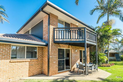 Bayside Court Apartments - Queensland Tourism 4