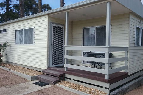 Lakes Caravilla Caravan Park - Queensland Tourism 1