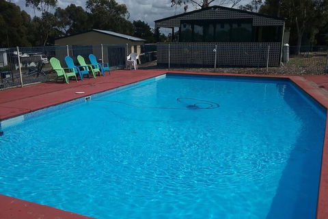 Lakes Caravilla Caravan Park - Queensland Tourism 4