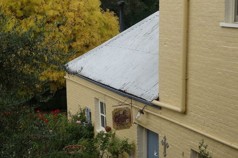 The Globe Inn - Queensland Tourism 1