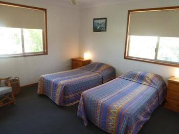 Sails Beach House Apartments Pottsville Beach - QLD Tourism 2