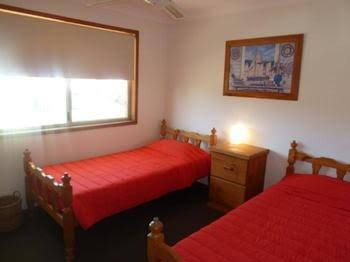Sails Beach House Apartments Pottsville Beach - QLD Tourism 4