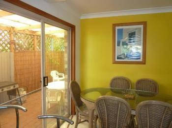 Sails Beach House Apartments Pottsville Beach - QLD Tourism 3