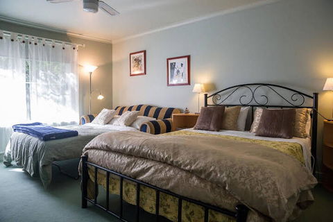 Strathvea Guest House - QLD Tourism 5