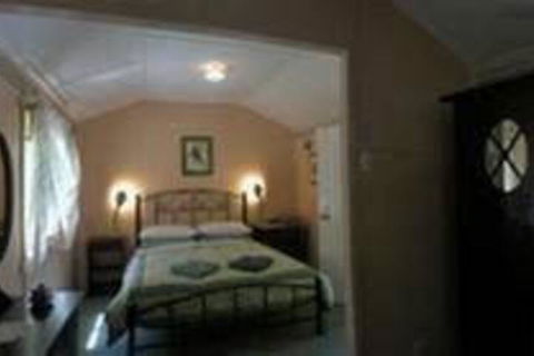 Strathvea Guest House - QLD Tourism 7