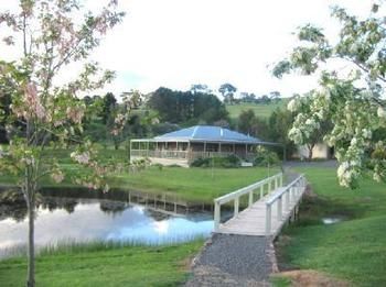 Buttercup Cottage & Private Apartment - Queensland Tourism 0