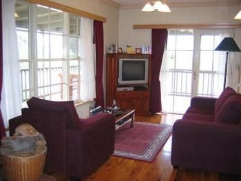 Buttercup Cottage & Private Apartment - Queensland Tourism 5