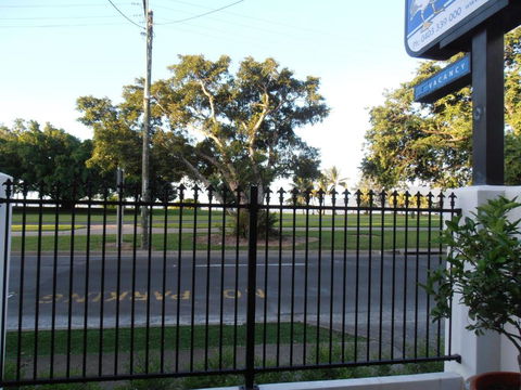 Floriana Villas - QLD Tourism 3