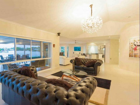 15 Shorehaven Drive Apartments - QLD Tourism 4