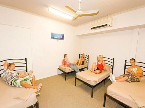Global Backpackers Central - QLD Tourism 3